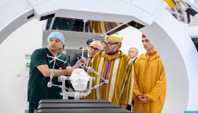 الملك يدشن مركب الرباط الاستشفائي الجامعي ويأمر بافتتاح مستشفى أكادير..