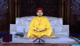 أمير المومنين يترأس حفل إحياء ليلة القدر ويصلي العشاء والتراويح جلوسا..