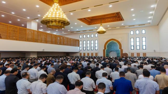 نساء ورجال الأمن الوطني يؤدون صلاة الجمعة لأول مرة داخل مسجد المقر الجديد للمديرية العامة للأمن الوطني