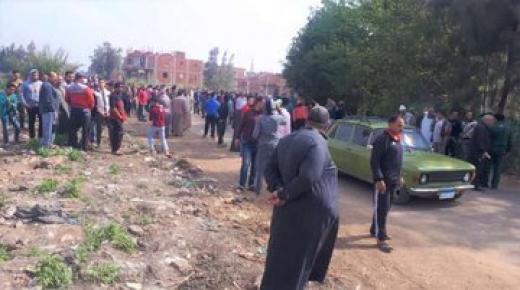 شاهد فيديو خطير..الشرطة المصرية تلجأ للغاز المسيل للدموع لدفن طبيبة توفيت بسبب كورونا