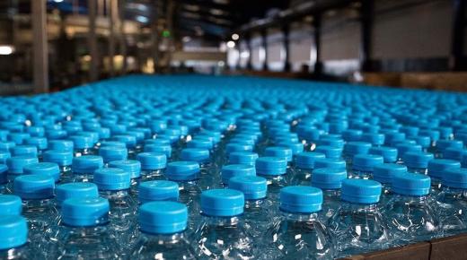 استنزاف شركات المشروبات الغازية للمياه يسائل عدالة وفعالية الإجراءات المعلنة ..￼