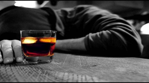 تسبّب في هلاك 17 شخصا..اعتقال المتهم الرئيسي في فضيحة الكحول المغشوشة