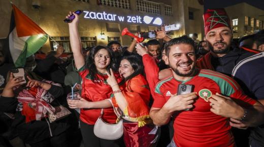 نجاحات المنتخب الوطني تدفع المغاربة إلى استعادة احتفائهم برموز الهوية الوطنية..