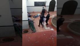 شاهد”فيديو” خطير يوثق لتعنيف الشرطة الإسبانية لقاصرين مغاربة بوحشية..