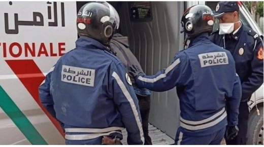 توقيف شخص ظهر في شريط فيديو متلبس بحيازة دراجة نارية متحصلة من السرقة وتهديد موظف شرطة