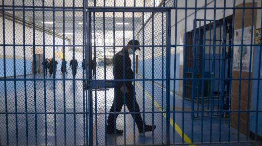 الجزائر تحكم بسجن صحافي فرنسي