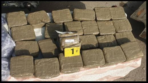الناظور.. حجز حوالي 4 أطنان من الشيرا وتوقيف شخصين لارتباطهما بشبكة دولية خطيرة