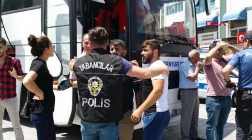 تركيا ترحّل أزيد من ألفَي مهاجر في أسبوع