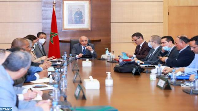 يستبق الخطوات الاحتجاجية .. بنموسى ويدعو النقابات التعليمية للحوار