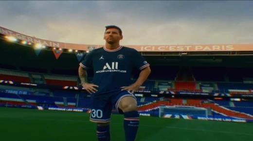 ميسي يوقع رسميا عقدا لعامين مع باريس سان جرمان..