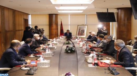 كوفيد-19.. أخنوش يؤكد أهمية دور المركزيات النقابية في التحسيس بضرورة استكمال مسار التلقيح..