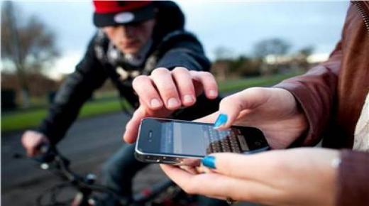 إيقاف شخصين من ذوي السوابق ارتكبا جريمة قتل من أجل سرقة هاتف￼