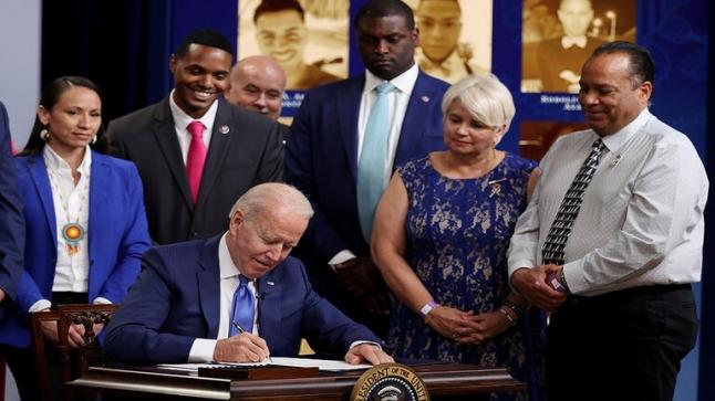 بايدن يعلن “عودة المثلية إلى البيت الأبيض”..