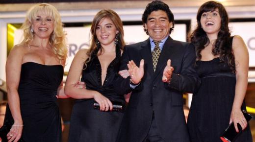 أطفال غير معترف بهم ولم يترك وصية.. معركة متوقعة للتنازع على ميراث الأسطورة مارادونا..