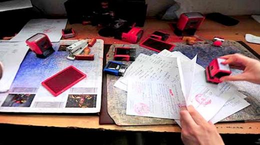 تزوير وثائق ومحررات رسمية يجر شخصين للإعتقال￼