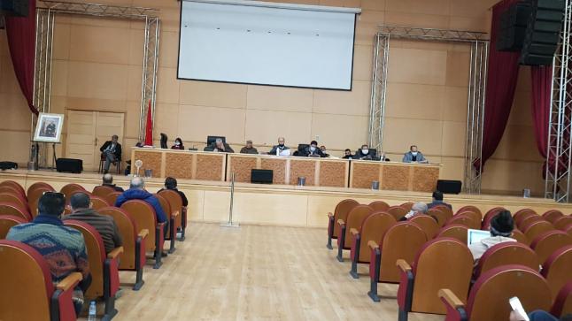 وزارة الداخلية تستنفر مصالحها لوقف “المنتخبين الأشباح”..