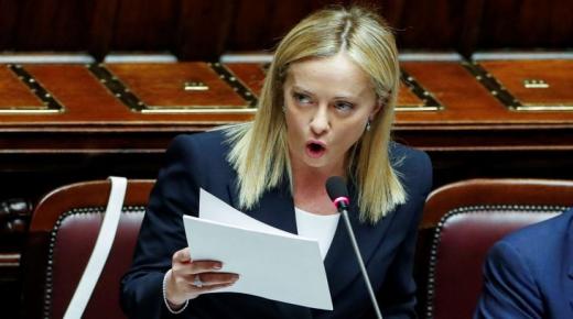 أول إجراء تتخذه رئيسة حكومة إيطاليا.. تحذر رجال الإنقاذ البحريين وتقول إنها لا تريد وصول قوارب المهاجرين..