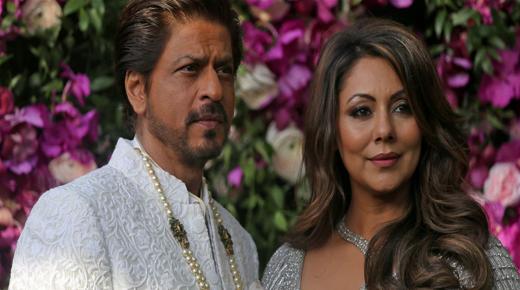 شاروخان يكشف عن ديانته.. ومفاجأة بشأن عقيدة أبنائه