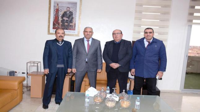 لقاء بين السيد والي جهة الشرق ووفد من الفرع الجهوي للنقابة الوطنية للصحافة المغربية بوجدة ناقش تحديات المهنة والتنمية بالجهة 