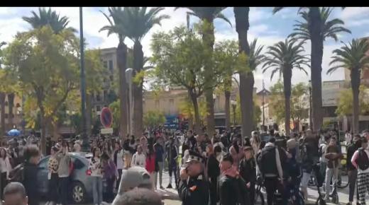 إضراب العمال، احتجاجات الساكنة ومطالب بإنهاء عقد التدبير المفوض.. ملف النقل الحضري بوجدة إلى أين؟