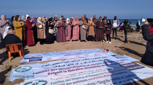 في لقاء نظمته جمعية مساعدة المهاجرين في وضعية صعبة بوجدة أمهات الموقوفين يطلقون صرخة مناشدة للسلطات الجزائرية لإطلاق سراح أبنائهم وإنهاء معاناتهم..