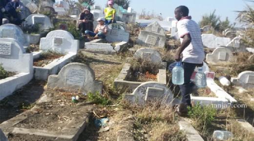 وزير الأوقاف: هناك حاجة لـ 100 هكتار سنويا لدفن موتى المغاربة