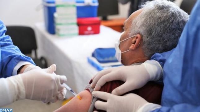 الحكومة تتراجع عن تطبيق مسطرة الاقتطاع من أجور الموظفين الذين لم يستكملوا بعد مسار التلقيح..