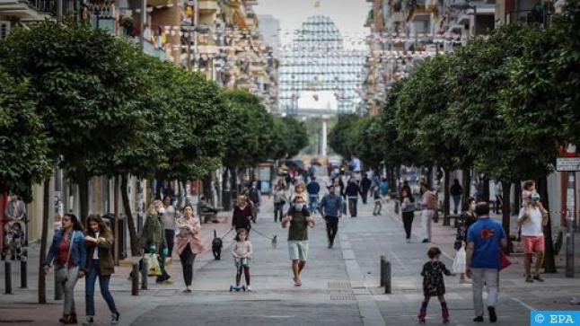 إسبانيا تتجه لتسوية أوضاع نصف مليون مهاجر غير نظامي
