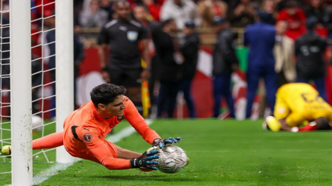 ياسين بونو.. حارس أحلام المغرب في “الكان” ورجل المواعيد الكبرى