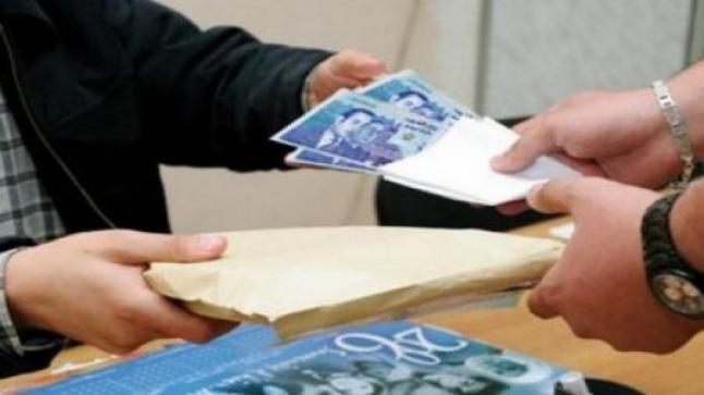 الرشوة داخل الكوميسارية تقود شخصين للإعتقال والمتابعة..