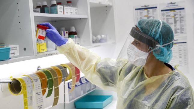 مختبر بايونتيك يؤكد أنه قادر على توفير لقاح جديد “خلال ستة أسابيع” في حال تحول الفيروس..