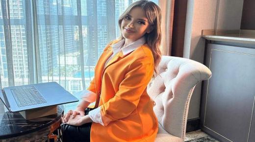 شابة مغربية تصبح أول عربية وإفريقية تُرشح للقب “ذئب ناسداك”