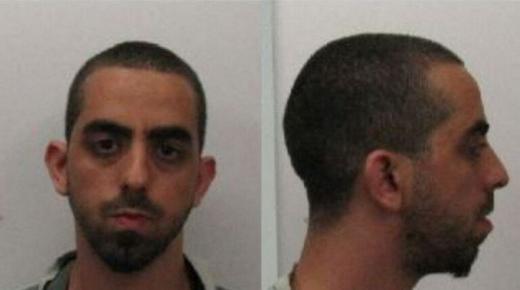 مهاجم سلمان رشدي: قرأت صفحتين فقط من “آيات شيطانية” وفوجئت بنجاته