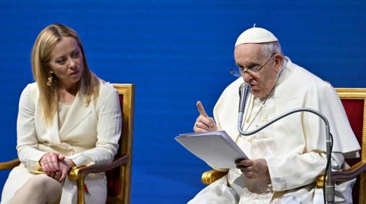 البابا فرنسيس يحث الإيطاليين على “ممارسة الجنس” أكثر من أجل الوطن..