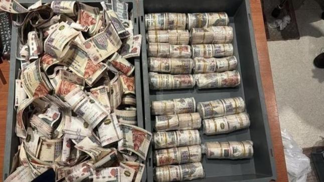 أغرب طريقة للتهريب.. قاض يهرب أموالا داخل ساندويتشات “الشاورما”..