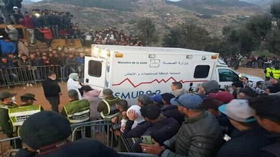 عاجل.. سيارة إسعاف من نوع الإنعاش المتنقل تنقل جثمان الطفل ريان خارج النفق وعبر مروحية إلى المستشفى ..