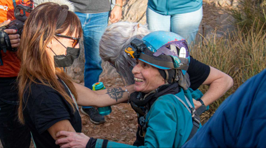 إسبانية تخرج إلى النور بعد قضاء 500 يوم في كهف على عمق 70 مترا￼