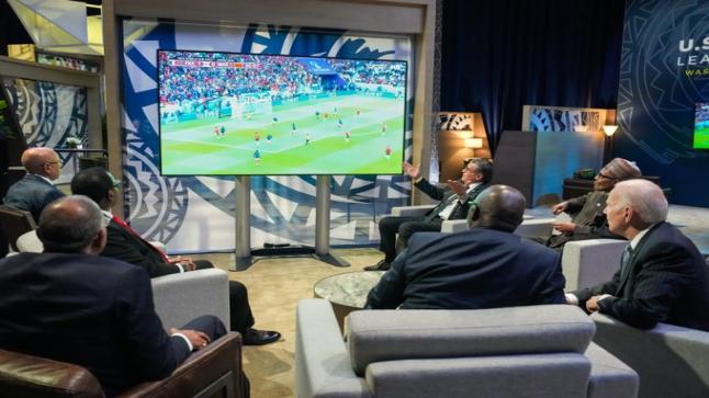 بايدن يُتابع المباراة رفقة اخنوش ويشيد بالأداء “الرائع” للمنتخب المغربي في مونديال قطر