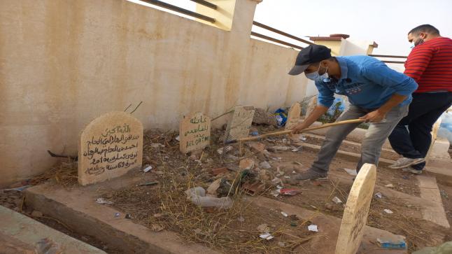 مبادرة حسنة..جمعية واد الناشف سيدي معافة تنظف مقبرة الشهداء بوجدة..(صور)..