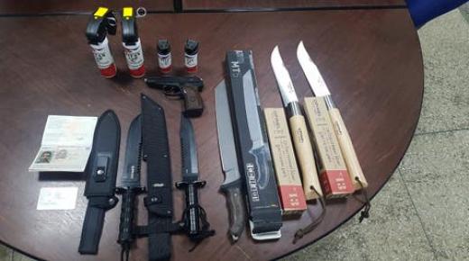 مصالح الجمارك تحبط عملية إدخال مسدس وقنابل مسيلة للدموع نحو التراب الوطني￼