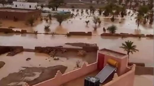 تنفيذا للتعليمات السامية منح مساعدات مالية بقيمة 140 ألف درهم و80 ألف درهم للسكان الذين هدمت مساكنهم جراء فيضانات الجنوب الشرقي