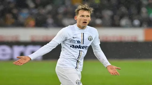 لاعب يعتزل كرة القدم لأسباب دينية