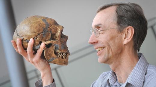 نوبل للطب لعالم سويدي متخصص في المجين الإحاثي￼