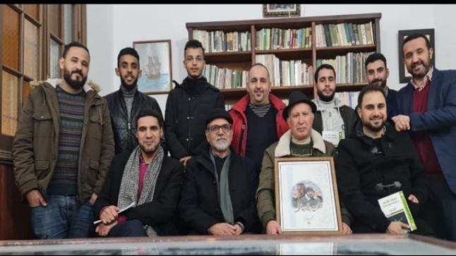 مثقفون ومبدعون من مدينتي طنجة وشفشاون يحتفون بتجربة الشاعر والناقد المغربي الزبير خياط..