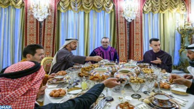 الملك يقيم مأدبة إفطار على شرف الشيخ محمد بن زايد آل نهيان ولي عهد أبوظبي..