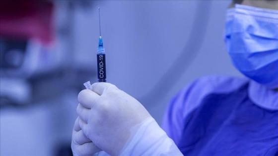 فتح تحقيق .. سيدة تتلقى جرعتين من اللقاح المضاد ل(كوفيد 19) تباعا وفي نفس الوقت..