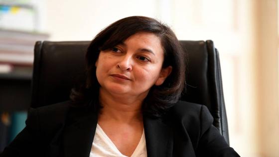 اعتقال جميلة الحبساوي رئيسة بلدية أفالون الفرنسية وحجز 70 كيلو غرام من الحشيش في منزلها..