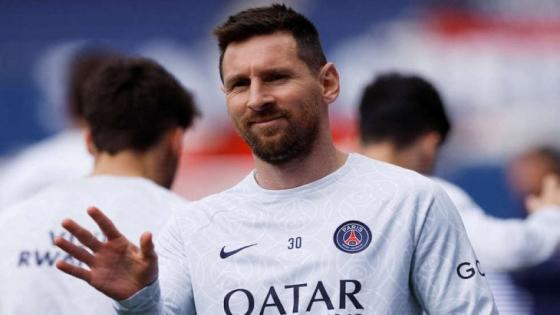 ميسي يفوز بالكرة الذهبية لأفضل لاعب في العالم للمرة الثامنة￼